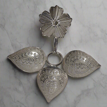 Trilok Pushpa Diya